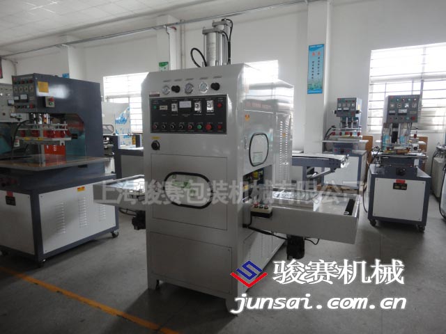 供應(yīng)上海駿賽PVC涂層布高頻焊接機(jī) 膜結(jié)構(gòu)拼接機(jī)器