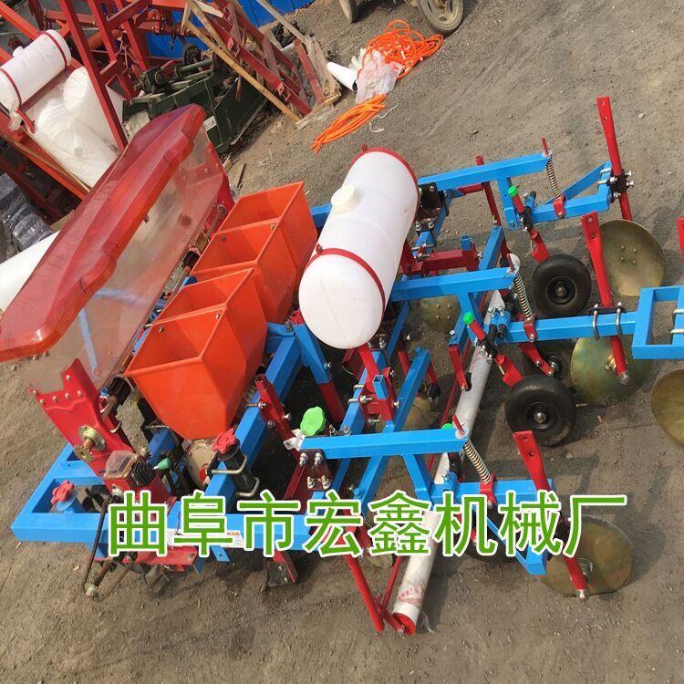 農(nóng)用覆膜機(jī)廠家 花生播種覆膜機(jī)介紹 打藥覆膜機(jī)
